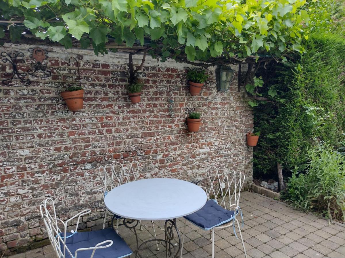 Bed and Breakfast L Heure Bleue Wezembeek-Oppem Exterior foto